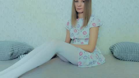 Snapshot of your_caramelka chatting on 01-26-25, 11:28 Lily online show from 01-26-25, 11:28