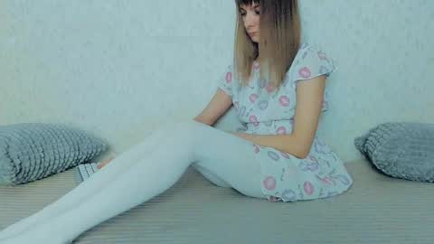 Snapshot of your_caramelka chatting on 02-24-25, 01:42 Lily online show from 02-24-25, 01:42