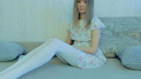 Snapshot of your_caramelka chatting on 03-09-25, 03:43 Lily online show from 03-09-25, 03:43