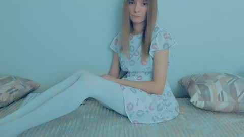 Snapshot of your_caramelka chatting on 10-06-25, 08:12 Lily online show from 10-06-25, 08:12