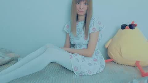 Snapshot of your_caramelka chatting on 10-09-25, 03:37 Lily online show from 10-09-25, 03:37