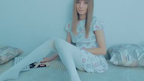 Snapshot of your_caramelka chatting on 10-12-25, 03:27 Lily online show from 10-12-25, 03:27
