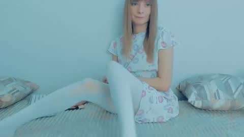 Snapshot of your_caramelka chatting on 10-14-25, 04:02 Lily online show from 10-14-25, 04:02