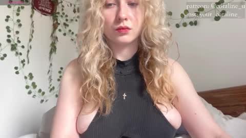 Snapshot of your_coraline_ chatting on 10-26-25, 08:31 your_coraline_ online show from 10-26-25, 08:31