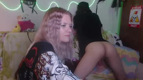 Snapshot of your_horny_friends chatting on 03-12-25, 09:56 Your Horny Friends online show from 03-12-25, 09:56