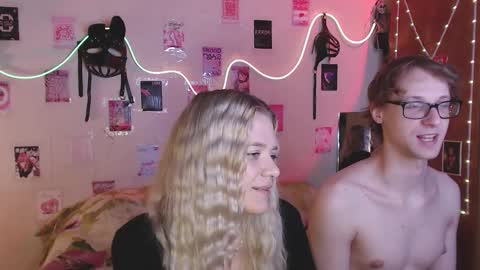 Snapshot of your_horny_friends chatting on 09-16-25, 01:12 Your Horny Friends online show from 09-16-25, 01:12