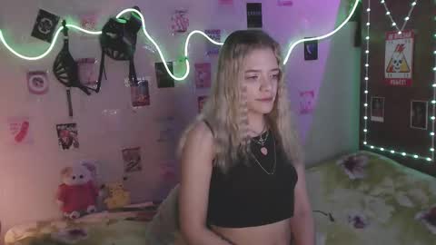 Snapshot of your_horny_friends chatting on 11-04-25, 01:43 Your Horny Friends online show from 11-04-25, 01:43