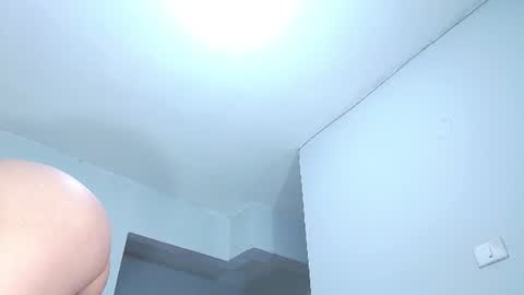 Snapshot of your_latin_girl chatting on 06-18-26, 04:02 your_latin_girl online show from 06-18-26, 04:02