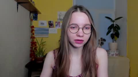 Snapshot of your_leslie chatting on 12-19-24, 06:56 Leslie online show from 12-19-24, 06:56