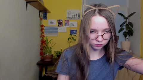 Snapshot of your_leslie chatting on 12-28-24, 07:11 Leslie online show from 12-28-24, 07:11