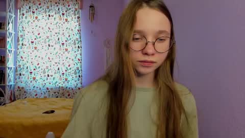 Snapshot of your_leslie chatting on 02-19-25, 11:06 Leslie online show from 02-19-25, 11:06