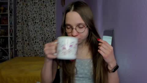 Snapshot of your_leslie chatting on 03-02-25, 09:01 Leslie online show from 03-02-25, 09:01