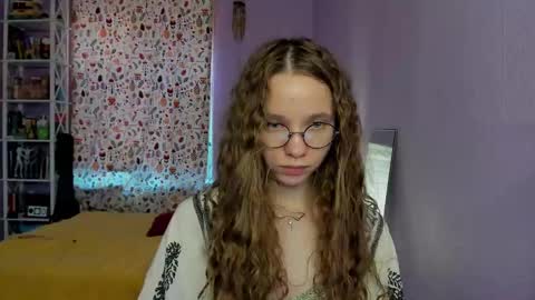 Snapshot of your_leslie chatting on 09-22-25, 05:09 Leslie online show from 09-22-25, 05:09