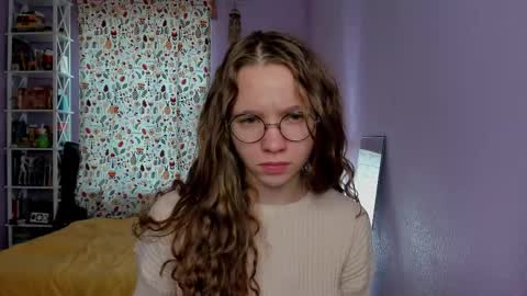 Snapshot of your_leslie chatting on 10-06-25, 11:29 Leslie online show from 10-06-25, 11:29