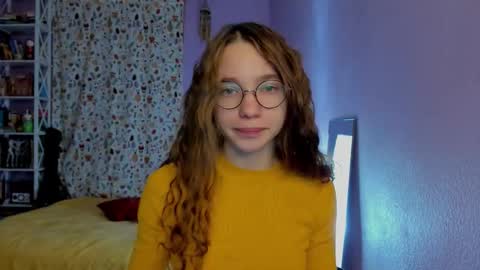 Snapshot of your_leslie chatting on 11-21-25, 01:32 Leslie online show from 11-21-25, 01:32