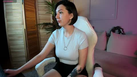 Snapshot of your_little_mom chatting on 12-24-24, 03:47 Viky online show from 12-24-24, 03:47