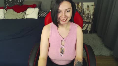 Snapshot of your_little_mom chatting on 01-28-25, 01:49 Viky online show from 01-28-25, 01:49