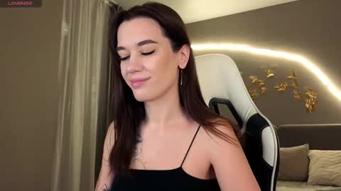 Snapshot of your_misstress chatting on 11-06-25, 02:45 Jessica Loyd online show from 11-06-25, 02:45