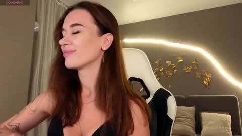 Snapshot of your_misstress chatting on 11-27-25, 02:13 Jessica Loyd online show from 11-27-25, 02:13