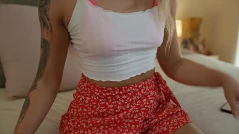 Snapshot of your_poison_girl chatting on 06-07-26, 12:31 Helena online show from 06-07-26, 12:31