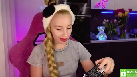 Snapshot of your_psychologist chatting on 03-10-26, 12:26 Alice online show from 03-10-26, 12:26