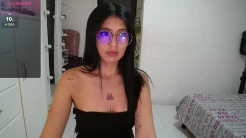 Snapshot of your_slutty_doll_ chatting on 02-04-25, 05:21 Danna online show from 02-04-25, 05:21