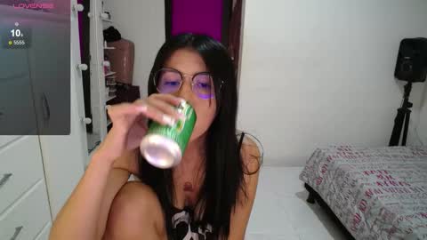 Snapshot of your_slutty_doll_ chatting on 02-10-25, 04:52 Danna online show from 02-10-25, 04:52