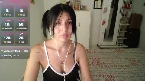 Snapshot of your_slutty_doll_ chatting on 09-14-25, 01:16 Danna online show from 09-14-25, 01:16