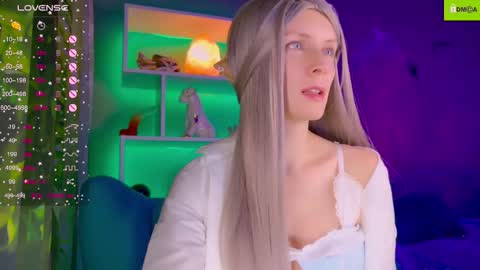 Snapshot of your_spring chatting on 10-26-25, 01:00 your_spring online show from 10-26-25, 01:00