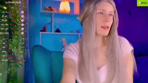 Snapshot of your_spring chatting on 11-06-25, 01:06 your_spring online show from 11-06-25, 01:06