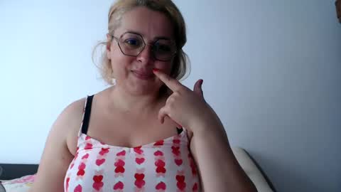 Snapshot of your_victoria chatting on 06-27-26, 03:17 Your Victoria online show from 06-27-26, 03:17