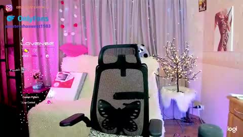 Snapshot of your_wild_amazon_forever chatting on 02-18-25, 01:11 you can call baby Anna my goddess online show from 02-18-25, 01:11