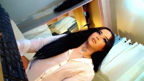 Snapshot of yourasiancockisontop chatting on 10-24-25, 12:01 kim online show from 10-24-25, 12:01