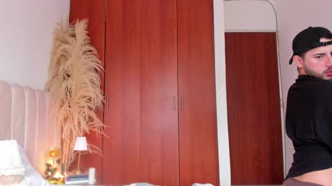 YOURBOYNEXTDOOR online show from 09-11-25, 07:58