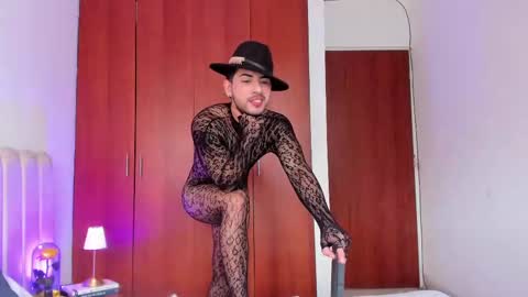 YOURBOYNEXTDOOR online show from 10-11-25, 03:21