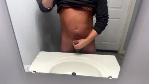 Snapshot of yourdaddy385061 chatting on 01-19-26, 01:04 yourdaddy385061 online show from 01-19-26, 01:04