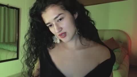yourdreamgirl2025 online show from 05-09-26, 12:16