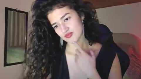 yourdreamgirl2025 online show from 05-27-26, 12:29