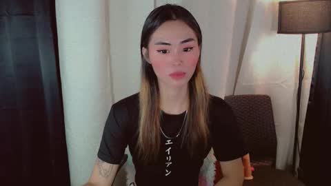 Snapshot of yourfavorateremi chatting on 10-10-25, 05:06 Remrem online show from 10-10-25, 05:06