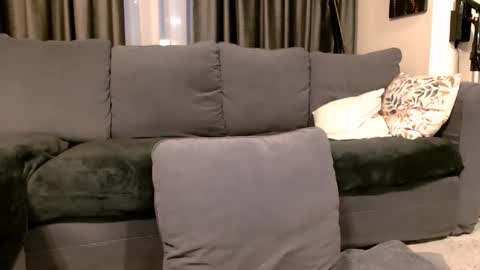 Snapshot of yourfavouritemilf chatting on 01-25-25, 05:18 Aylin online show from 01-25-25, 05:18