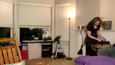 Sarlei Sar-uh-lie online show from 11-29-25, 01:30