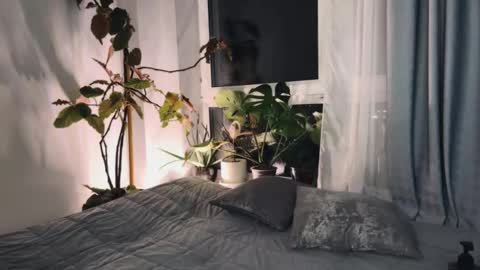 Aida online show from 03-08-25, 03:13