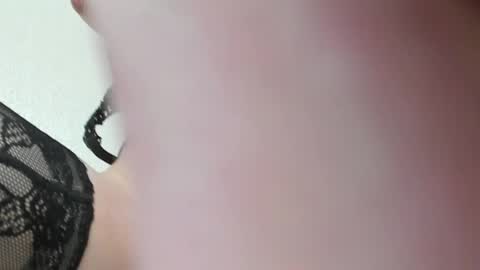 yourkriss_new1 online show from 04-22-26, 12:50