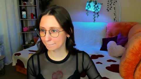 Snapshot of yourlovelystoryy chatting on 06-06-26, 12:32 Vetta online show from 06-06-26, 12:32