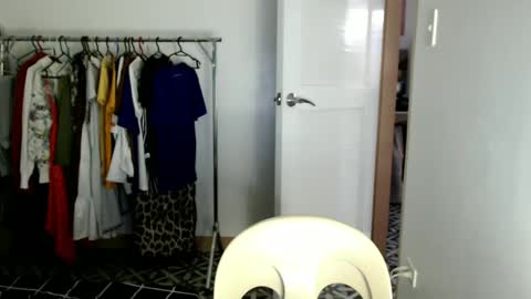 tifanny online show from 01-15-25, 04:15