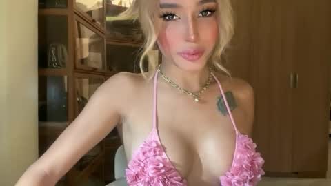 Snapshot of yourlovingpearlita1000 chatting on 10-05-25, 03:38 Pearl online show from 10-05-25, 03:38