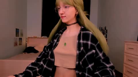 my name is Liana ntmu  online show from 12-06-24, 04:47