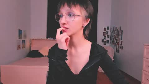 my name is Liana ntmu  online show from 12-16-24, 07:43