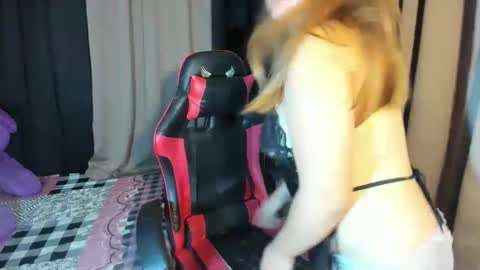 Snapshot of yournaughtyjen chatting on 12-15-24, 02:48 jenny online show from 12-15-24, 02:48