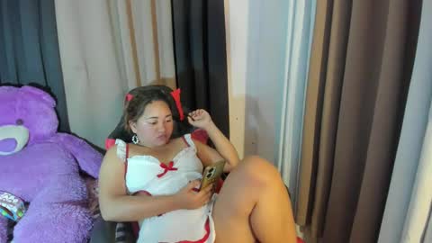 Snapshot of yournaughtyjen chatting on 12-22-24, 05:45 jenny online show from 12-22-24, 05:45